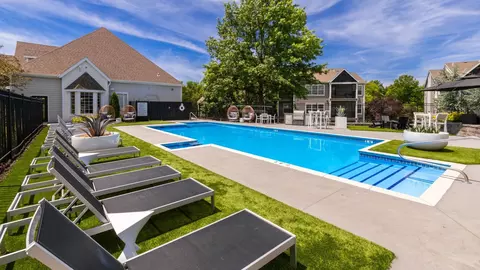 1900 S Brookstone Village Dr #1810-205, Independence, MO 64057