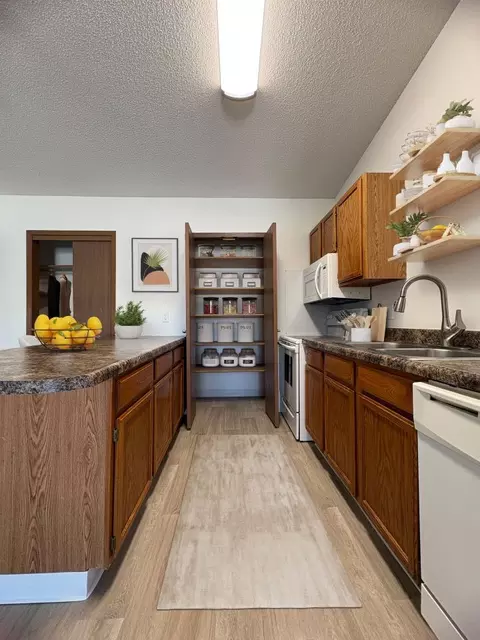 5901 Vista Dr #00110, West Des Moines, IA 50266