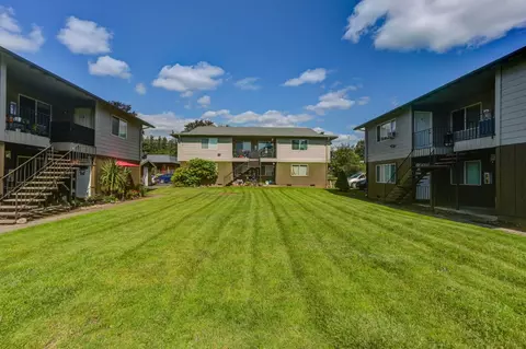 704 N Broadway St #02, Estacada, OR 97023