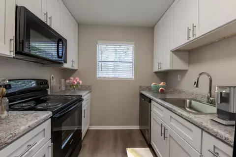 1503 E Park Ave #X09, Valdosta, GA 31602