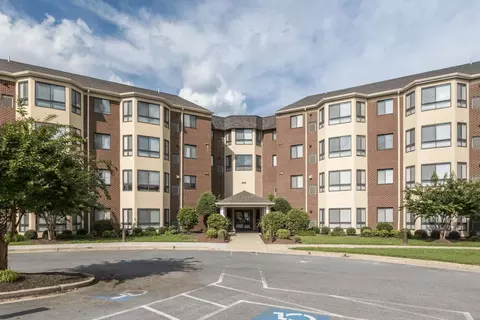 2009 Saint Thomas Dr #2009-122, Waldorf, MD 20602