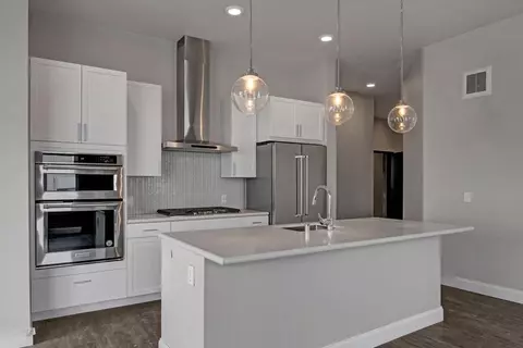 1477 W Lake St #S206, Minneapolis, MN 55408