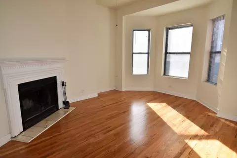 732 3803-3809 W Grace N Broadway #3805-3, Chicago, IL 60613