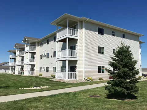 3400 11th St SE #108, Minot, ND 58701