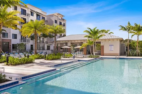 8500 Cleary Blvd #432, Plantation, FL 33324