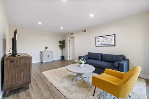 5633-45 Topanga Canyon Blvd #5633T207, Woodland Hills, CA 91367