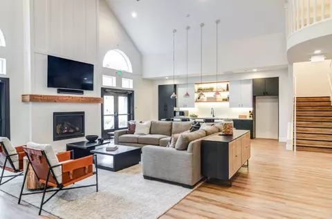 1710 NE Multnomah St #121, Portland, OR 97232