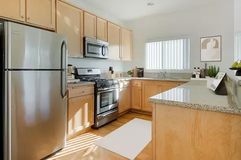 401 S Grand View St #402, Los Angeles, CA 90057
