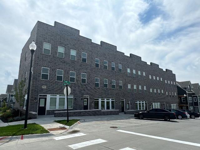 13178 Lincoln Rd Unit 101 10218 S 130th Street Unit 201 B1960 Multi-level Wlakeview Office Nook And Flex #SPC N3, Papillion, NE 68128