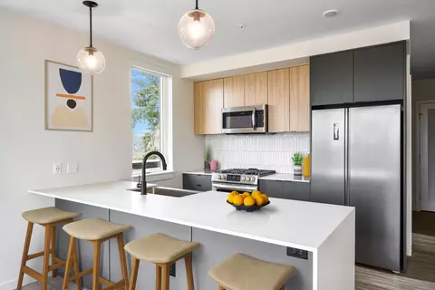 4981 SE Woodstock Blvd #208, Portland, OR 97206