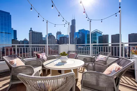 180 N Jefferson St #2405, Chicago, IL 60661