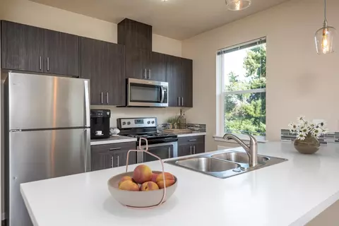 2768 Claxter Rd #107, Salem, OR 97301