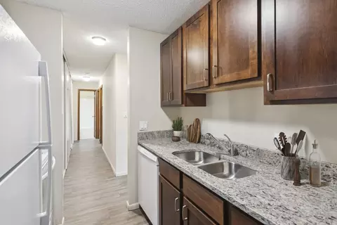 2310 Silver Ln #106, New Brighton, MN 55112