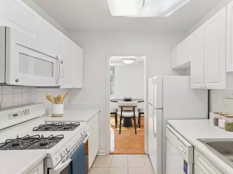 2020 F St NW #811, Washington, DC 20052