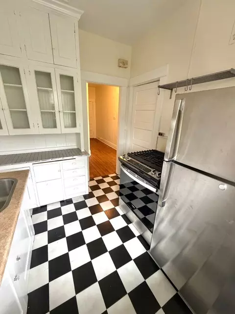 1052 E Thomas St #9, Seattle, WA 98102
