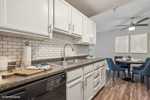 13905 Chestnut Dr #2-208, Eden Prairie, MN 55344