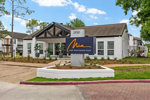3950 Ashburnham Dr #128, Houston, TX 77082
