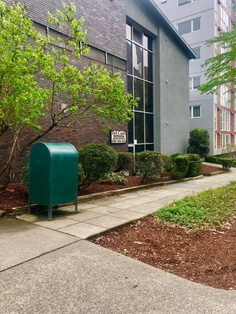 4110 12th Ave NE #105, Seattle, WA 98105