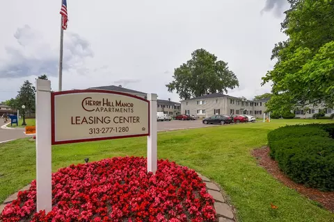 167 Cherry Valley Dr #E20, Inkster, MI 48141