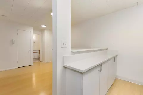 324 W Olympic Pl #204, Seattle, WA 98119