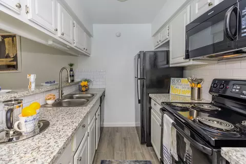 8162 Richmond Ave #27-2715, Houston, TX 77063