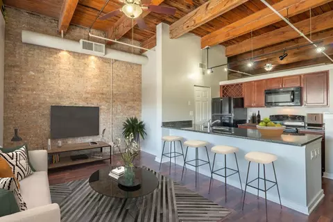 651 S Wells St #610, Chicago, IL 60607
