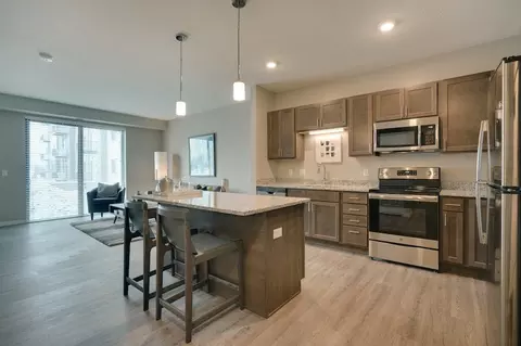 1555 Quarry Rd #404, Eagan, MN 55121
