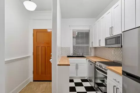 3016 1st Ave #305, Seattle, WA 98121