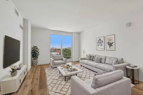 645 NW 1st St #304, Miami, FL 33128