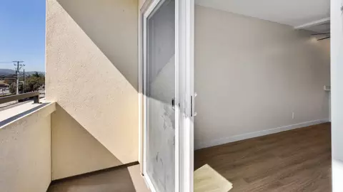 1080 Carolan Ave #305, Burlingame, CA 94010
