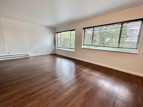2233 NE 46th St #2, Seattle, WA 98105