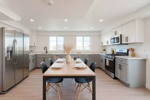 1366 W 35th St, Los Angeles, CA 90007