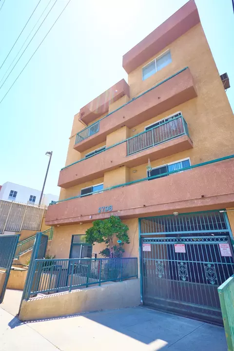 2796 Francis Ave #301, Los Angeles, CA 90005