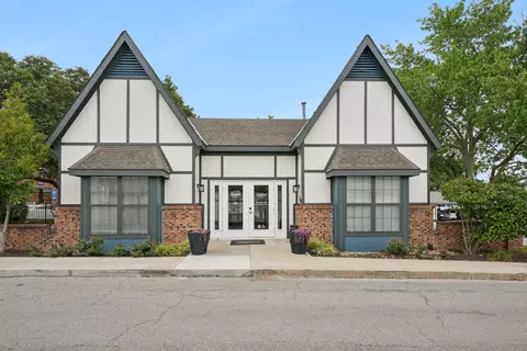 3801 Somerset Dr #07-106, Prairie Village, KS 66208
