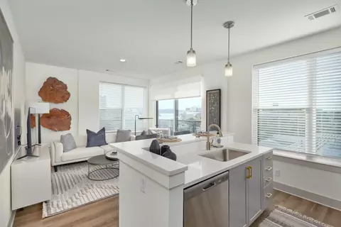 700 Henley St #516, Knoxville, TN 37902