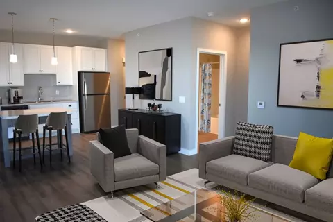 1801 American Blvd W #413, Bloomington, MN 55431