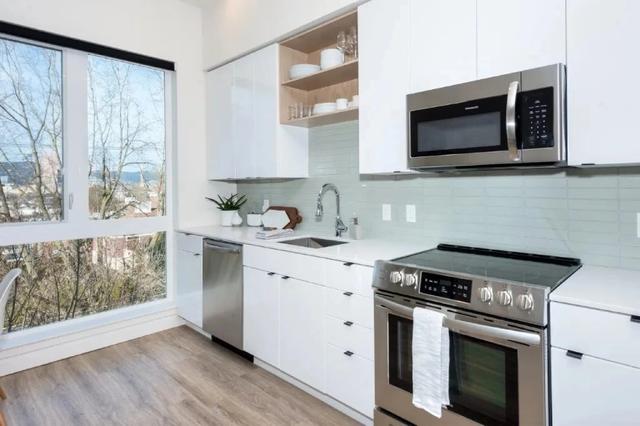 310 S East 12th Ave #203, Portland, OR 97214
