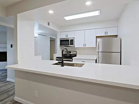17840 N Black Canyon Hwy E #207, Phoenix, AZ 85053