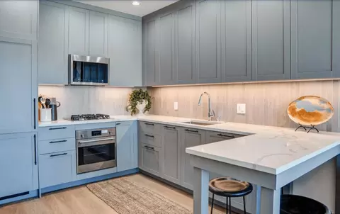 5768 W 3rd St #504, Los Angeles, CA 90036