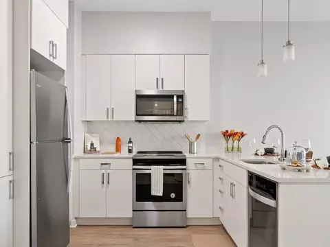 2300 S State St #219, Chicago, IL 60616