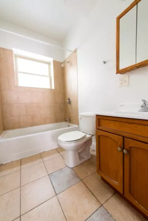7241 S Phillips Ave #7245-2E, Chicago, IL 60649