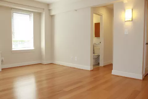 2745 29th St NW #322, Washington, DC 20008