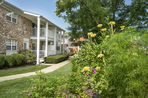 25 Hickory Pl #F-30, Chatham, NJ 07928