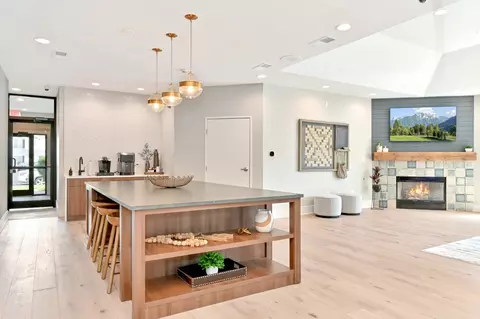2000 Farmington Lakes Dr #201015, Oswego, IL 60543
