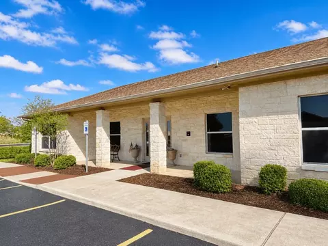 401 Clearwater Paseo #806, Kerrville, TX 78028