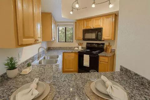 985 N Granite Reef Rd #065, Scottsdale, AZ 85257