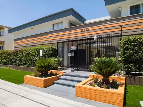 15803 Saticoy St #10, San Fernando, CA 91406
