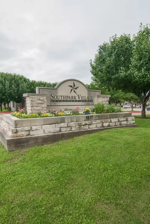 1817 S Colorado St #2-206, Lockhart, TX 78644
