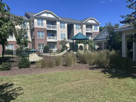 645 S Hughes Blvd #4-301, Elizabeth City, NC 27909