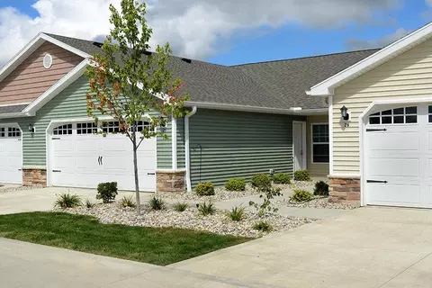 26800 Woodmont Dr #4, Perrysburg, OH 43551
